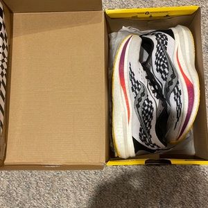 Saucony endorphin speed 2 women's running shoes sz 9 M
